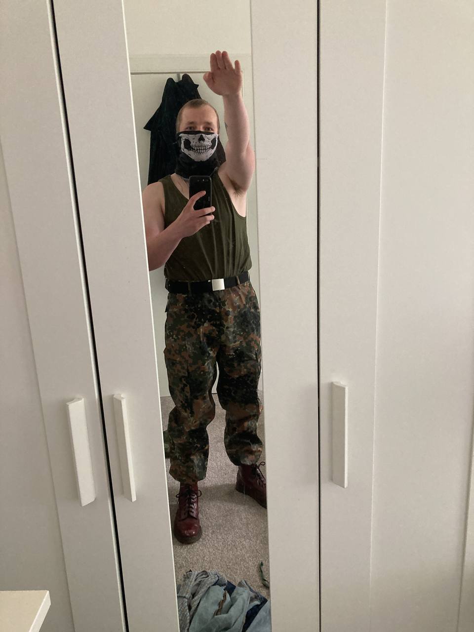 Far right figure who posed with weapons is Scots party activist